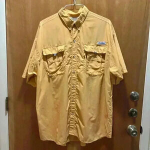 Columbia men’s Fishing shirt size large.